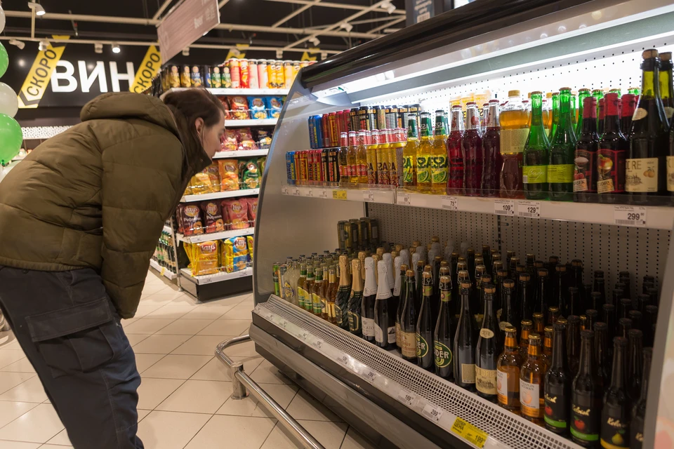 Петербургский школьник купил в магазине спиртное и попал в больницу с отравлением.