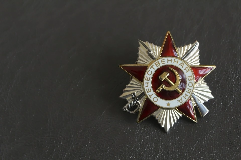 В школах Тюменского района появились парты героев ВОВ