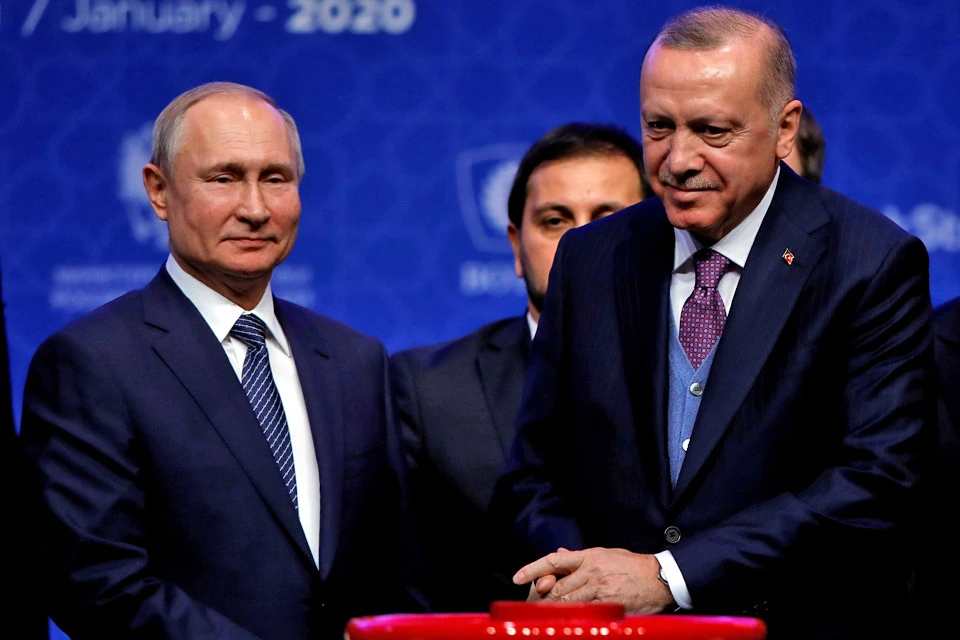 Президент России Владимир Путин и президент Турции Реджеп Тайип Эрдоган во время церемонии официального открытия газопровода "Турецкий поток".