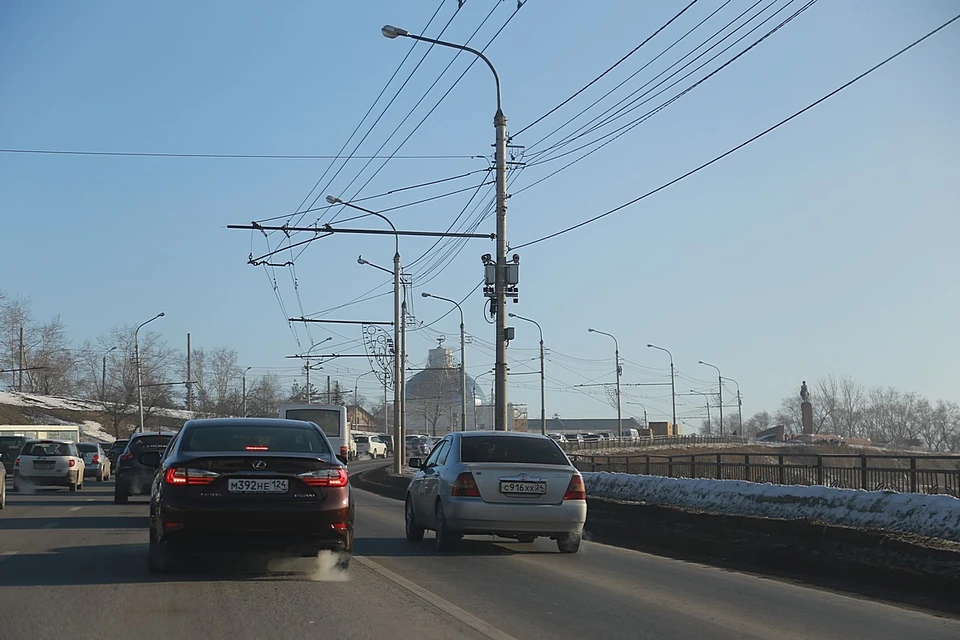 В Красноярске обсуждают отмену выделенных полос по выходным.