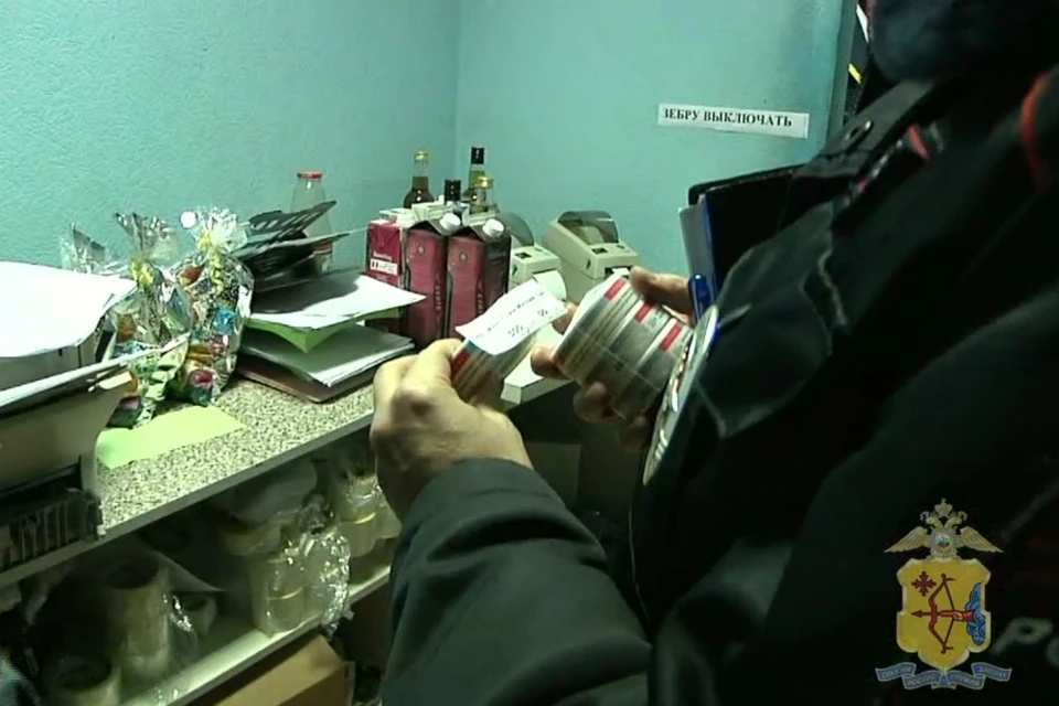 На днях нашли еще один нелегально торгующий магазин. Фото: скриншот с видео 43.мвд.рф