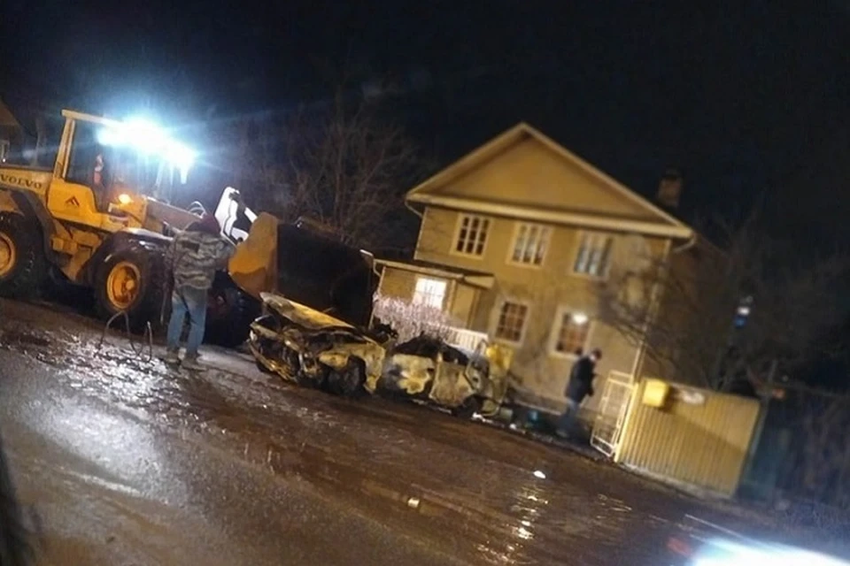 В Ленобласти водитель иномарки сгорел заживо в ДТП, пытаясь уйти от инспекторов ГИБДД