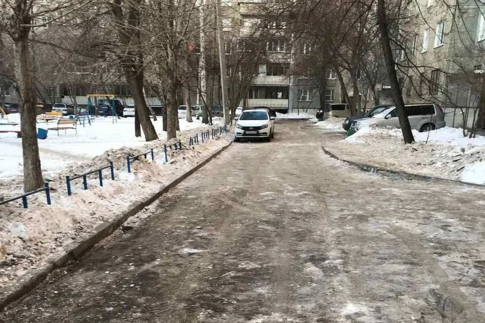 Дворовой проезд вдоль подъездов очищен от снега. Оперативно! Фото: группа "Администрация Челябинска" vk.com