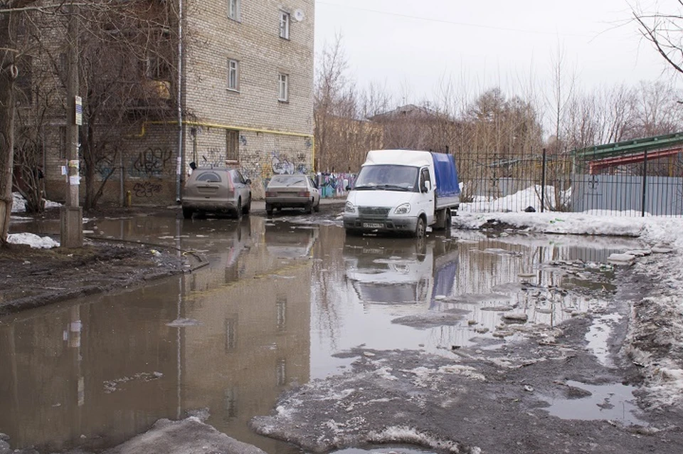 Большая часть дворов в городе не благоустроена