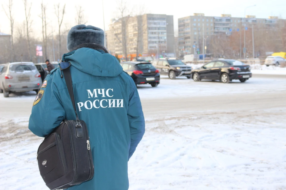 Тюменцев эвакуировали из многоэтажки на Ялуторовской из-за пожара.