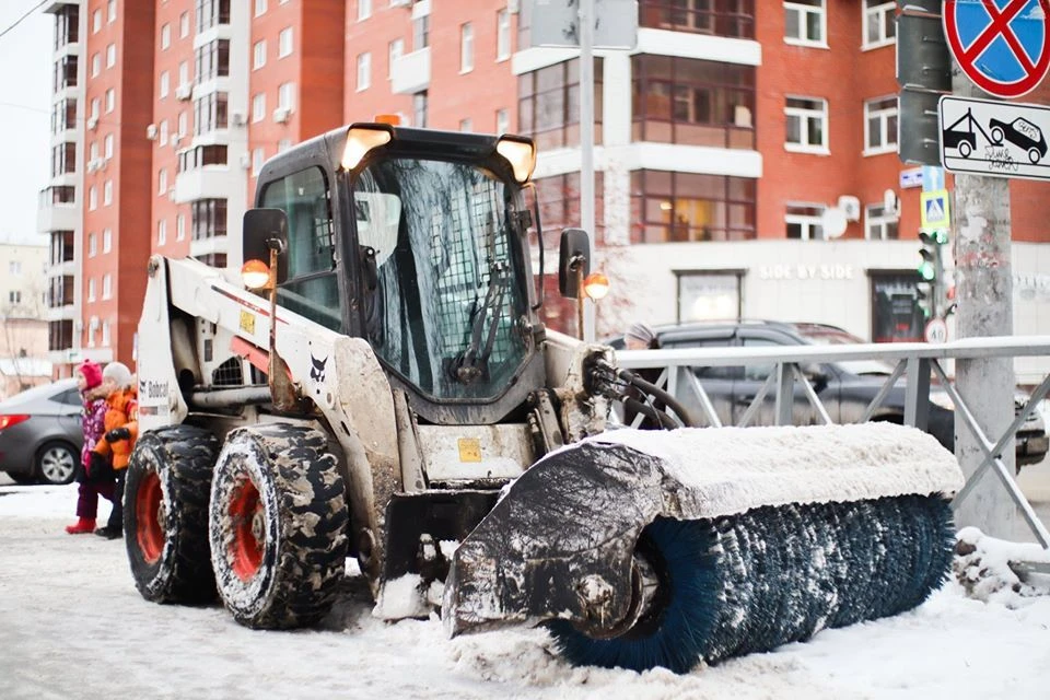 В связи с неблагоприятными погодными явлениями, уборка снега идет в усиленном режиме