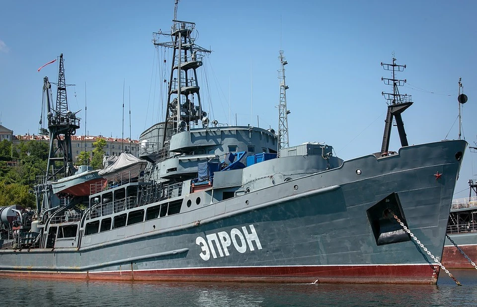 Экипаж спасательного судна "Эпрон" Черноморского флота в районе поселка Джубга поднял части самолета Пе-2 Фото: комитет по делам молодежи Тверской области