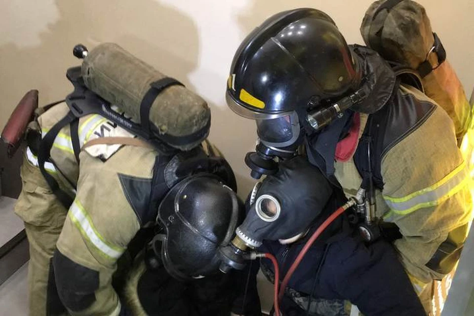 В Хабаровске пожарные спасли из огня четырех человек