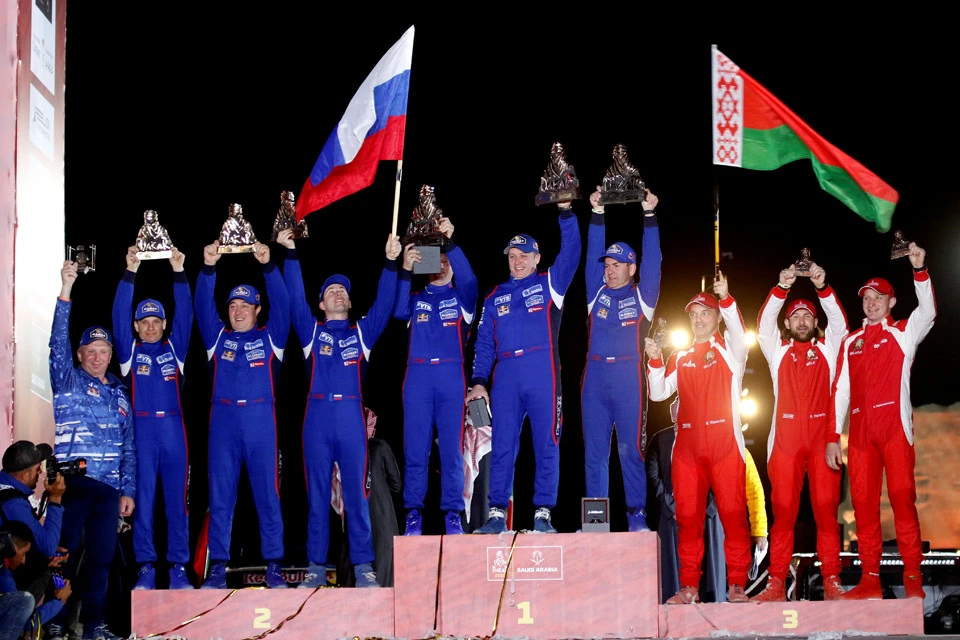 На ралли "Дакар" российские команды заняли первое и второе места.