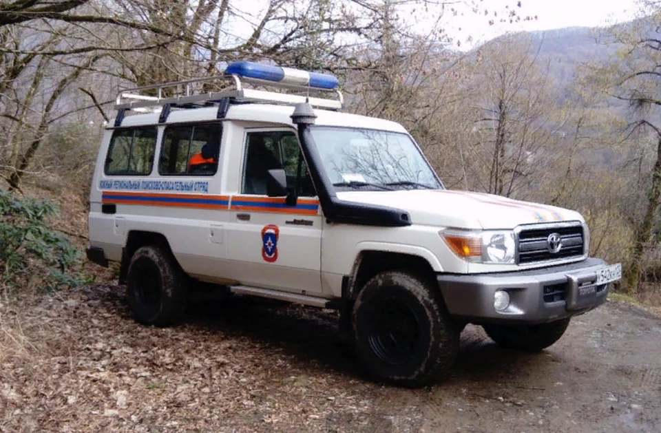 В Сочи спасатели вывели из горно-лесной местности заблудившихся туристок
