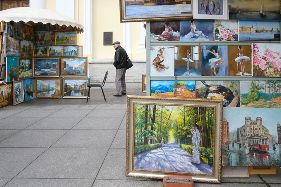Вор-неудачник сломал ногу, убегая с похищенной картиной на выставке в Петербурге