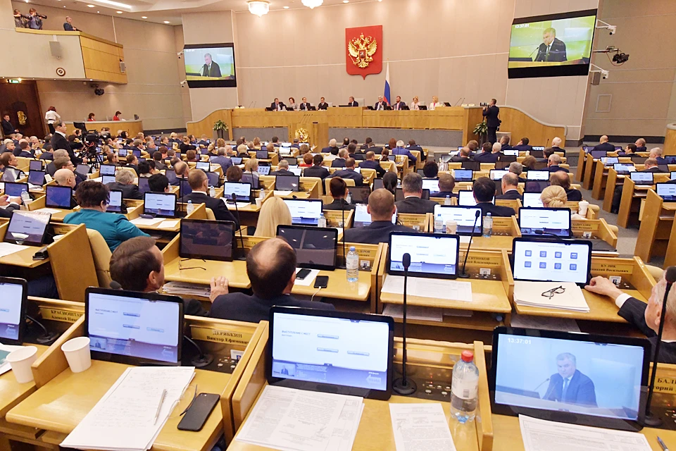 Принятые российским парламентом поправки в Конституцию не означают ни самороспуска Государственной Думы, ни досрочного прекращения ею своих полномочий