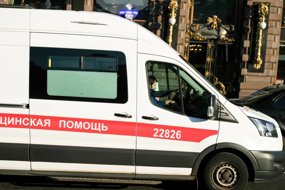 В сгоревшей квартире в Ленобласти нашли обугленный труп и женщину с порезанной шеей