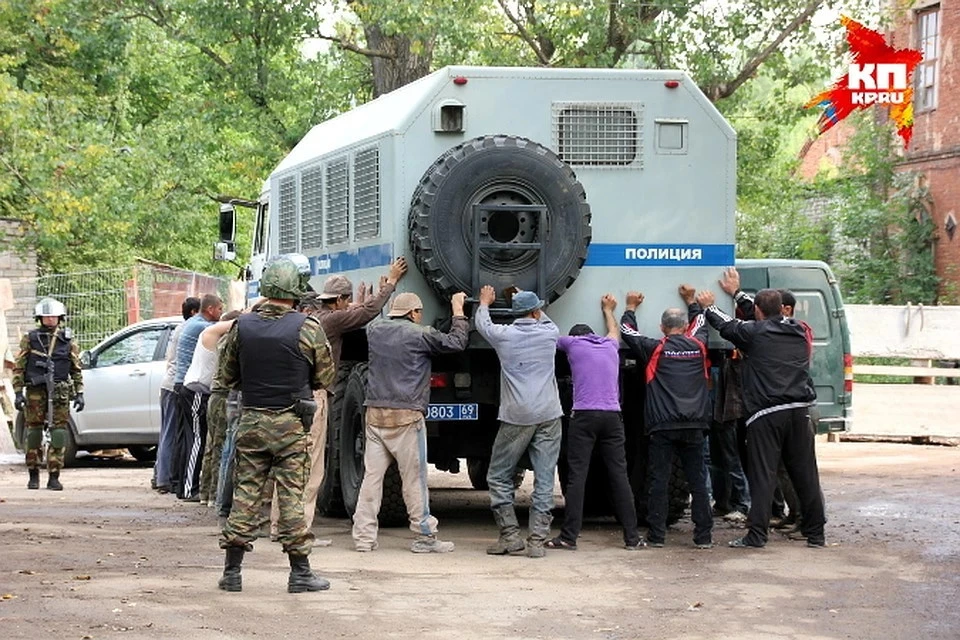 Полиция задержала всех. Фото: Алексей Косоруков.