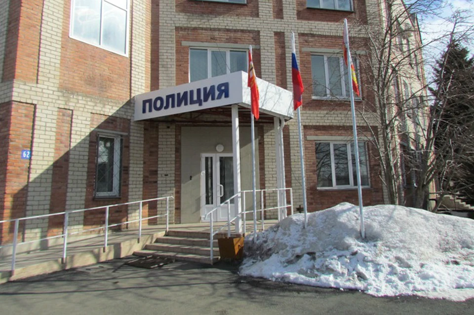Подозревамых задержали копейские полицейские.