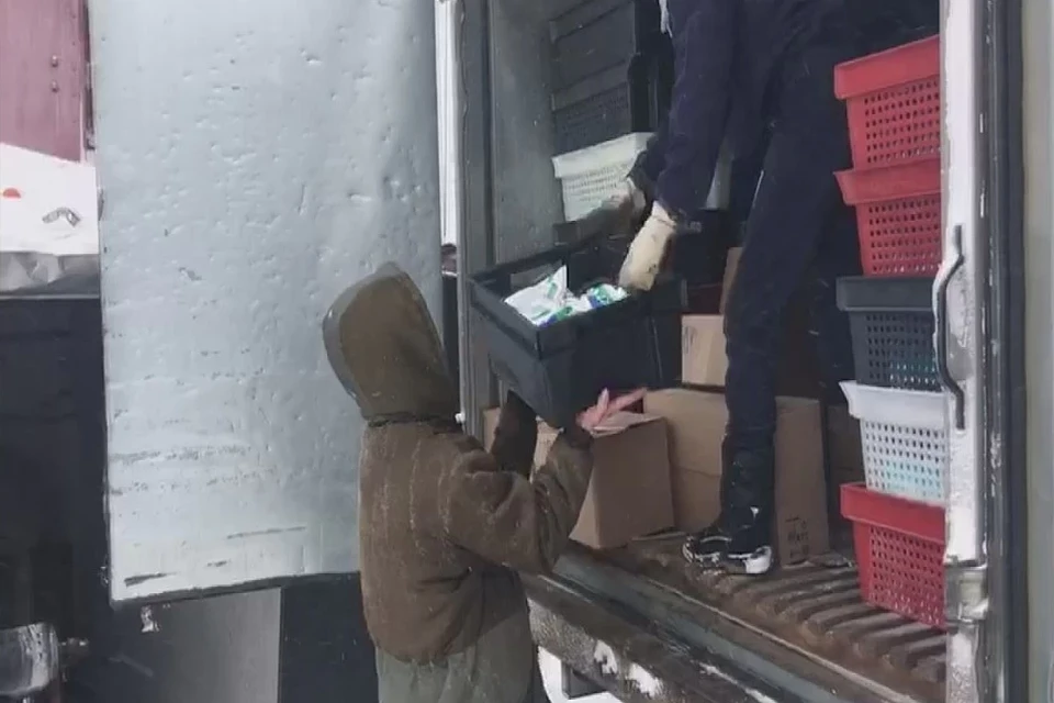 Поставка продуктов в заметенные села в Алтайском крае