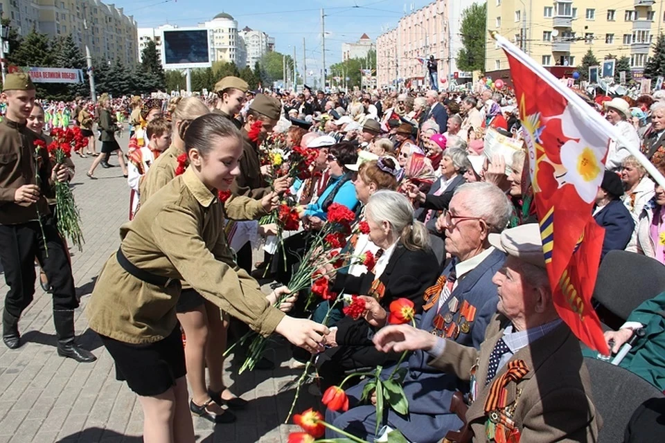 Брянцев призвали не забывать о подвиге героев и чаще благодарить их вне зависимости от памятных дат.