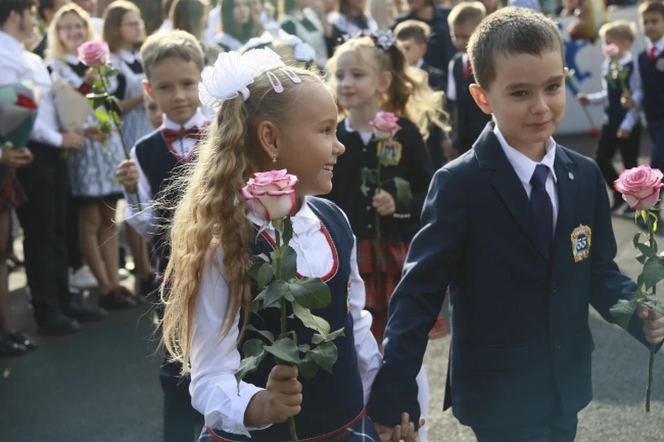 Еще не школьники, но уже должники.