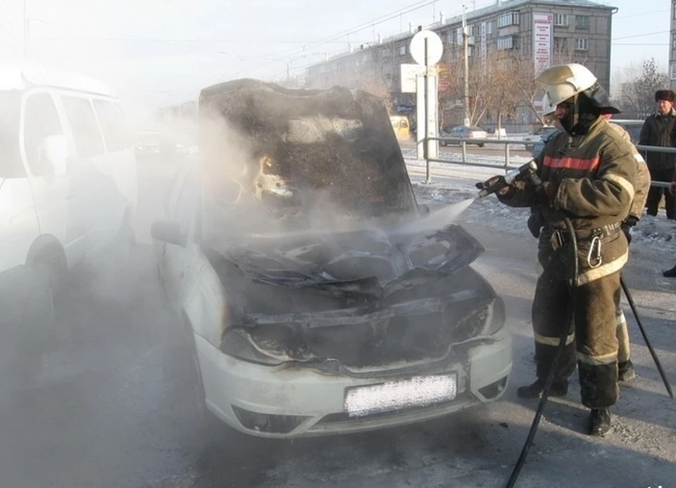 В Салехарде горел балок и автомобиль, в Лабытнанги - жилой дом. Фото: ГУ МЧС по ЯНАО