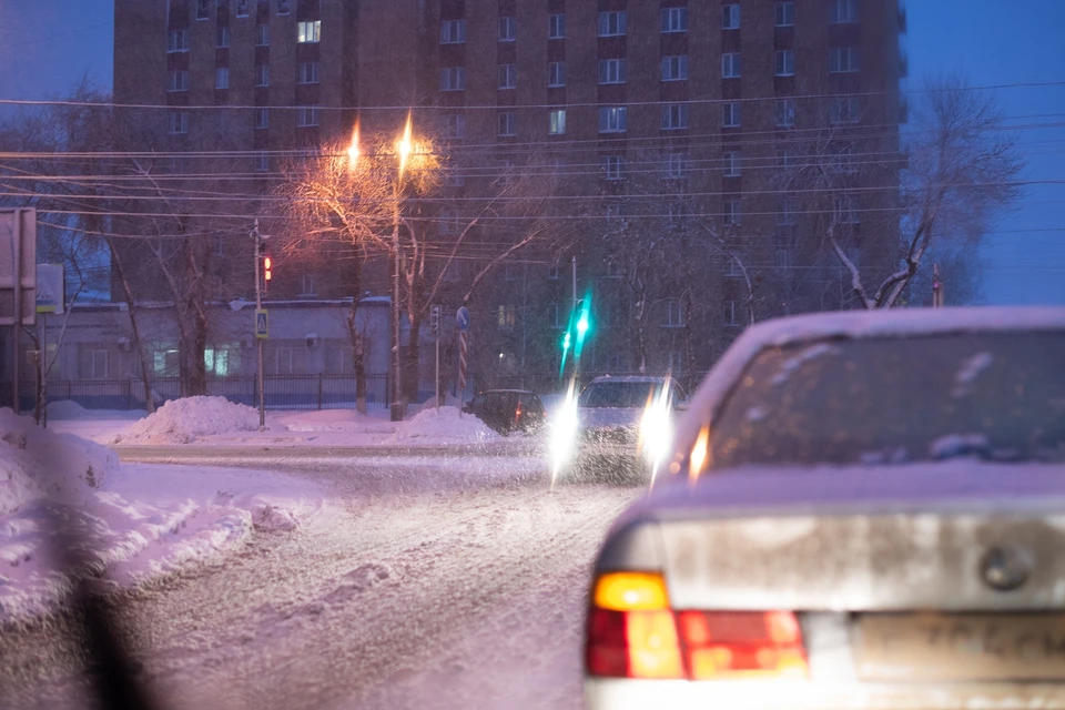 Из-за нерасчищенных дорог самарские автомобилисты постоянно теряют время в пробках