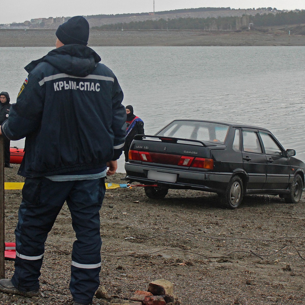 В Симферопольском водохранилище утонула машина с девушкой - KP.RU