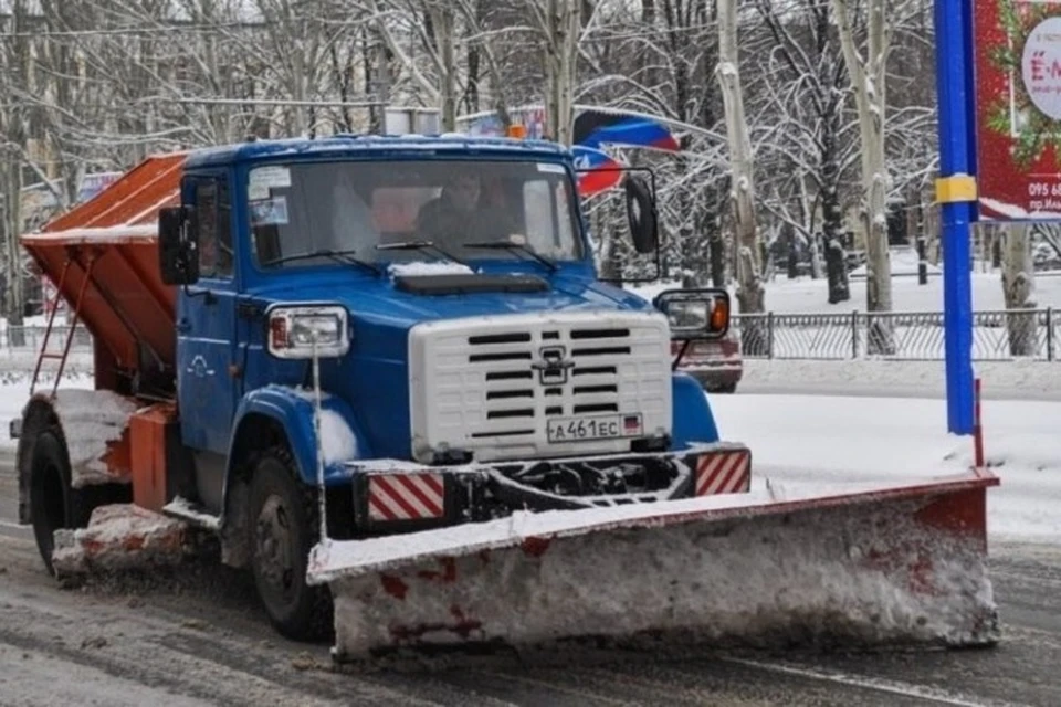 Непогода задала работы всем, но особенно коммунальным службам. Фото: ДАН