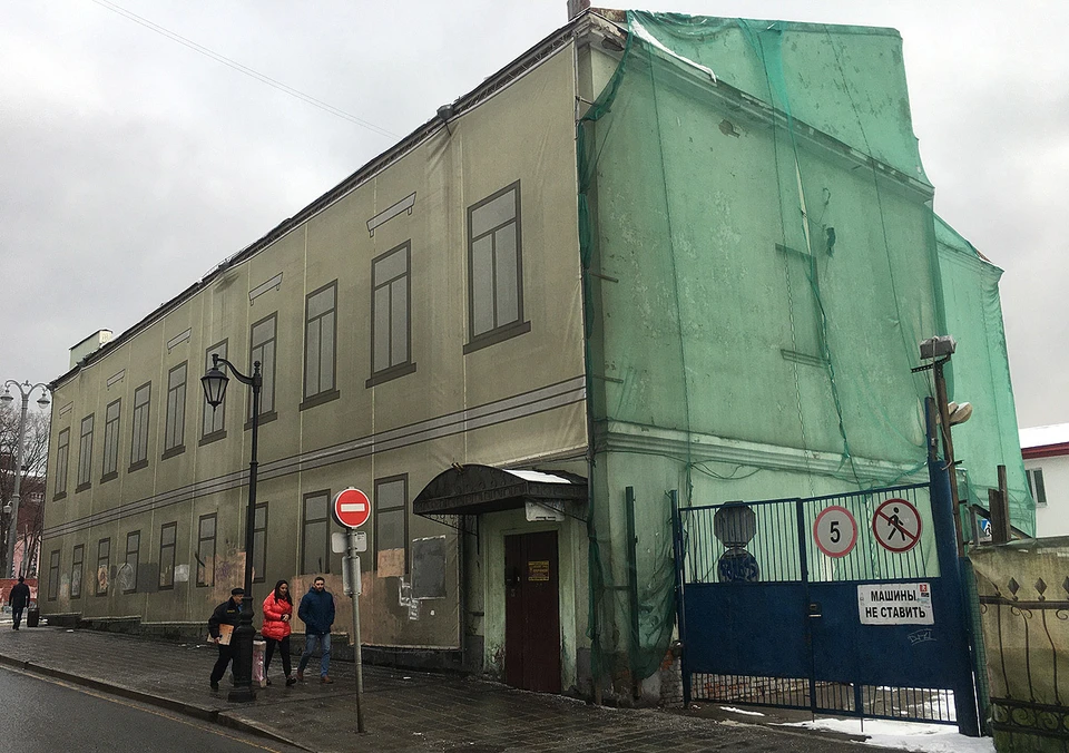 Заброшенное здание Некрасовской библиотеки на Тверском бульваре.