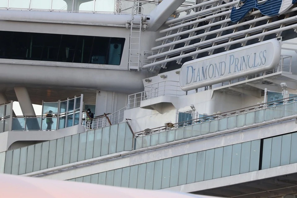 Круизный лайнер Diamond Princess в японском порту Йокогама