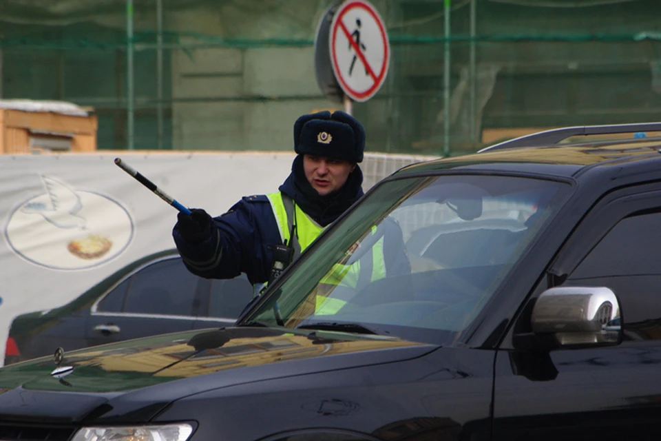 Двух пьяных водителей отстранили от управления автотранспортом в Брянске.