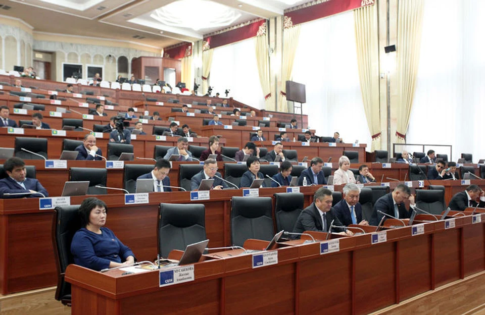 Коалиция большинства поддержала кандидатуру Мадумарова.