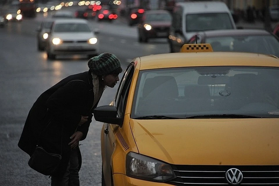 Минтранс предлагает запретить судимым людям работать в такси и на общественном транспорте