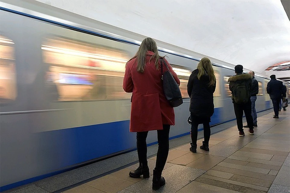 После высадки пассажиров на «Полежаевской» поезда продолжили курсировать в нормальном режиме.