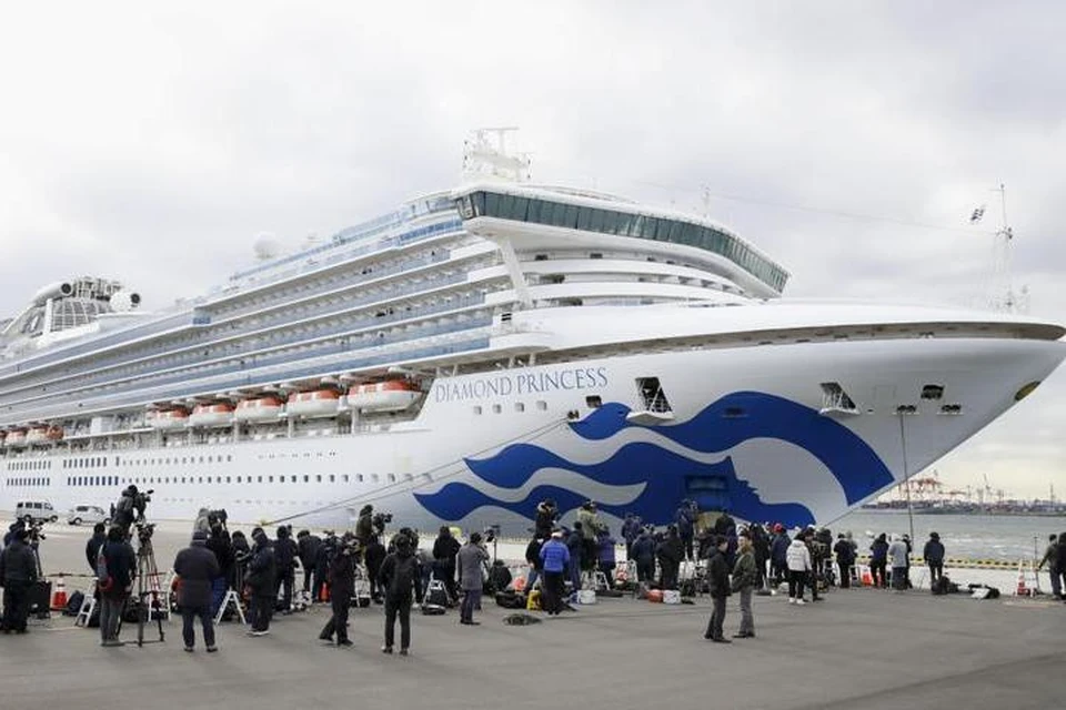 Круизный лайнер Diamond Princess стоит на карантине у японского порта Йокогама с 5 февраля