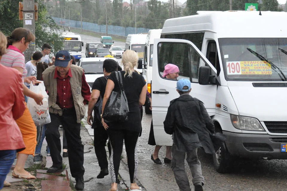 Жители Кишинева считают, что маршрутки необходимо убрать с городских улиц.
