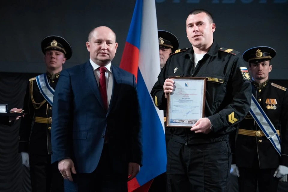 Михаил Развожаев поздравил военнослужащих с 23 февраля. Фото: sev.gov.ru