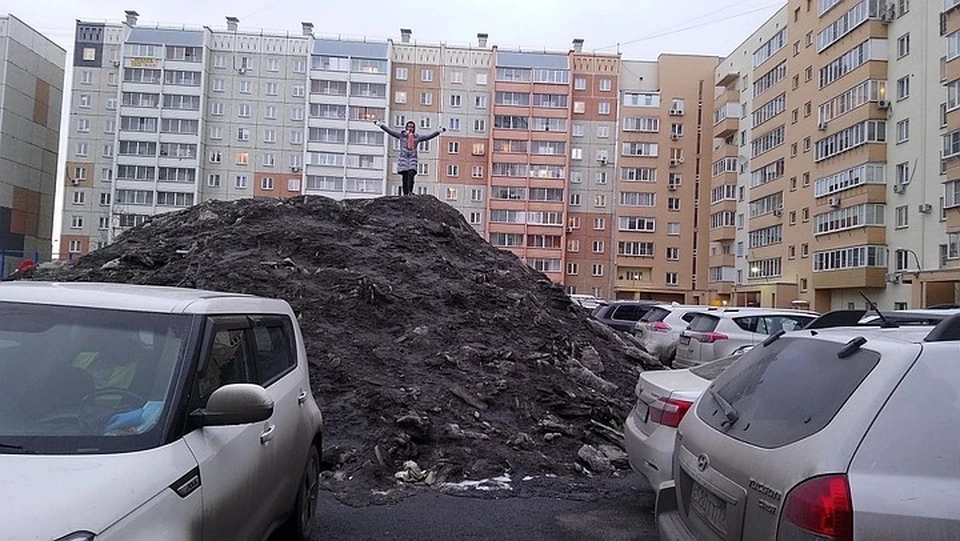 Черное челябинск. Черный снег в Челябинске. Грязный снег в Челябинске. Черный снег в Магнитогорске. Много снега в Челябинске.