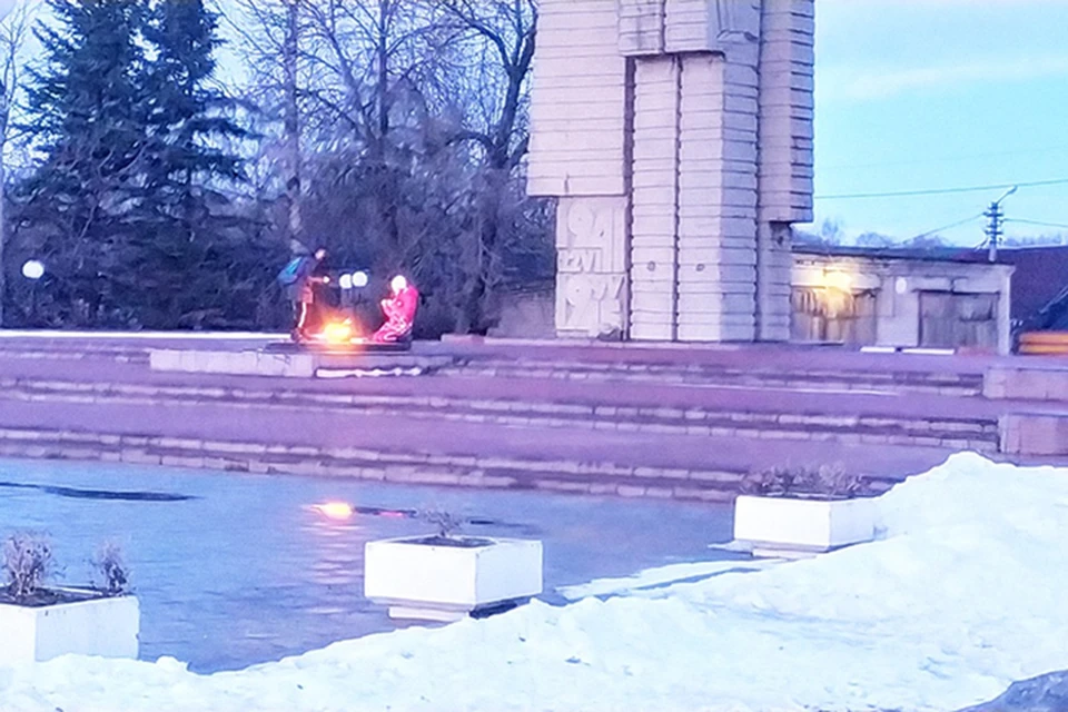 А над вечным огнем минус. Город костров Тверская область фото.