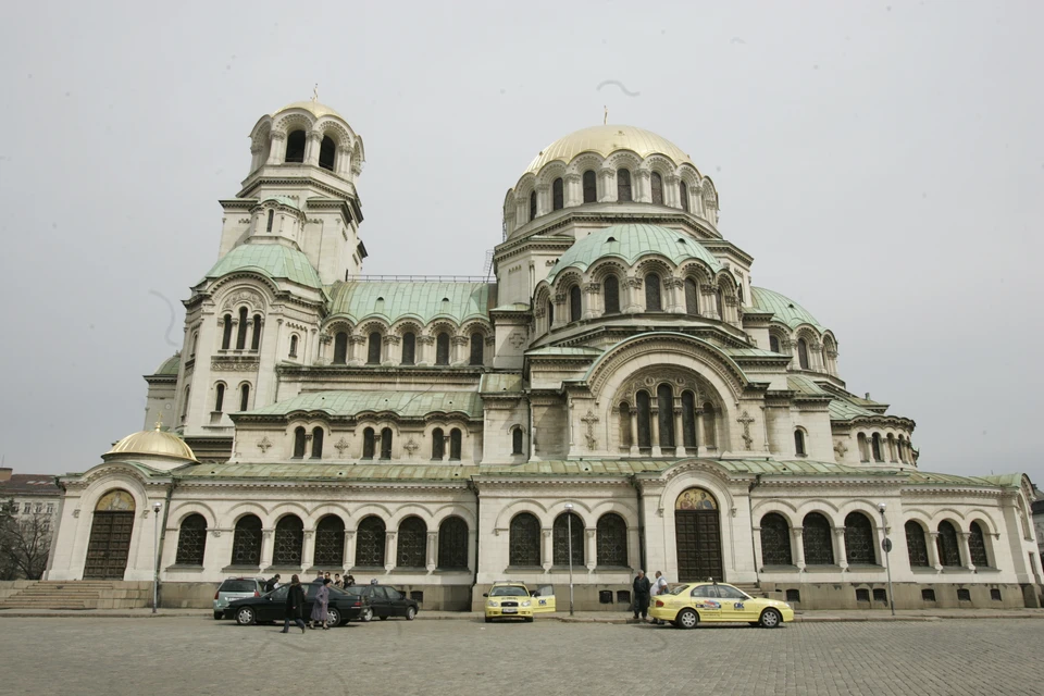 Храм Александра Невского в Софии. Добраться до этой достопримечательности с 18 апреля из Санкт-Петербурга можно за 3,5 часа.