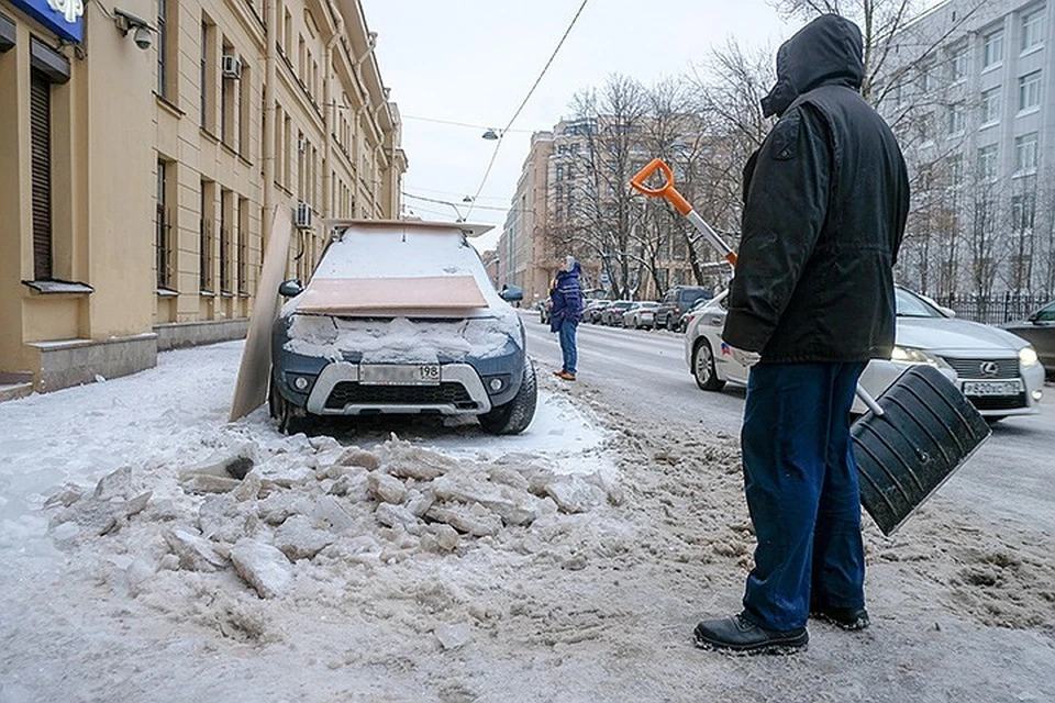 Вы же помните, как убирали снег в январе 2019 года? Нынешней зимой город тратит на уборку больше