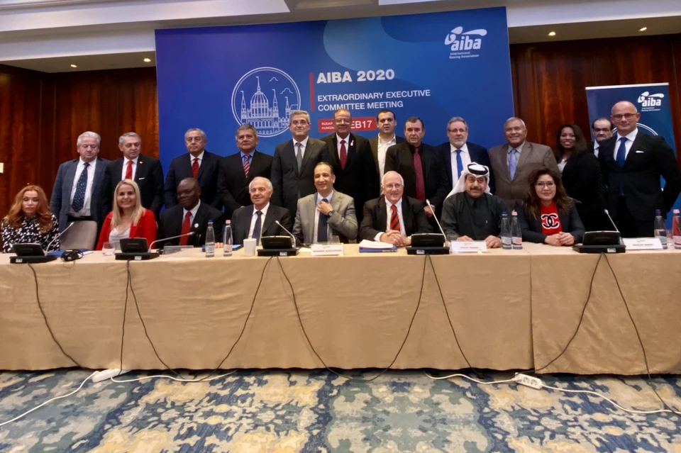 Исполнительный комитет АИБА на внеочередном конгрессе в Будапеште.