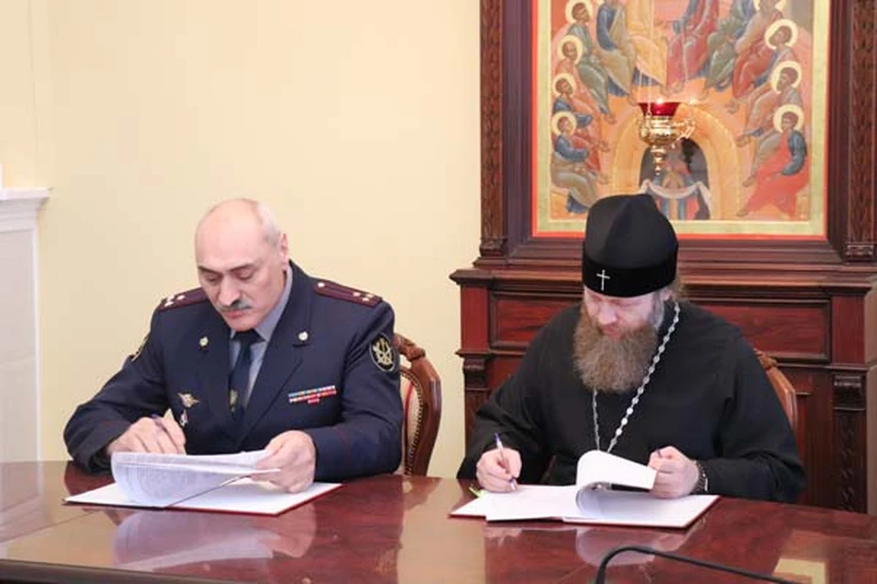 Подписание соглашения между Тверской епархией и региональным УФСИН. Фото: УФСИН России по Тверской области.