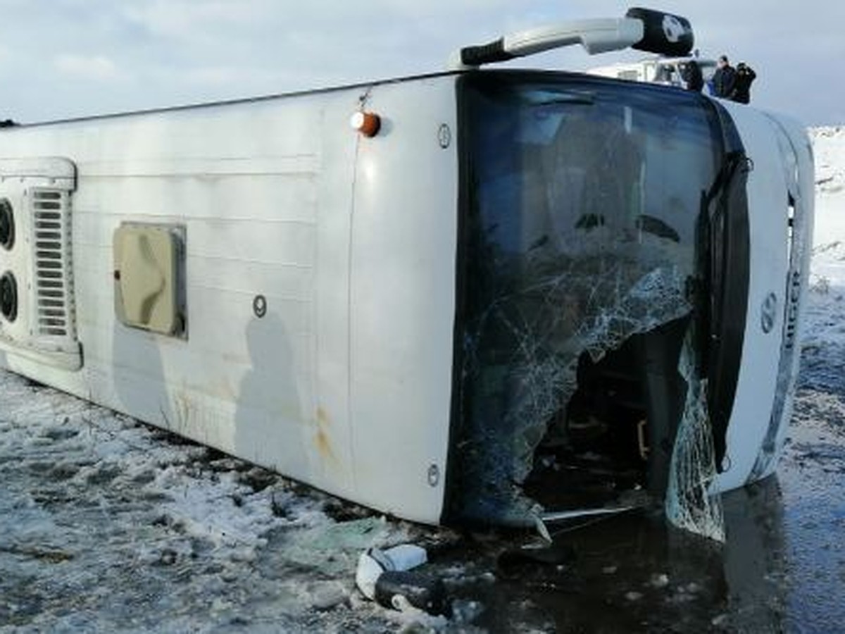 «Мальчишке руку почти оторвало»: в аварии пассажирского автобуса под  Ульяновском пострадали девять юных футболистов «Нефтяника» - KP.RU