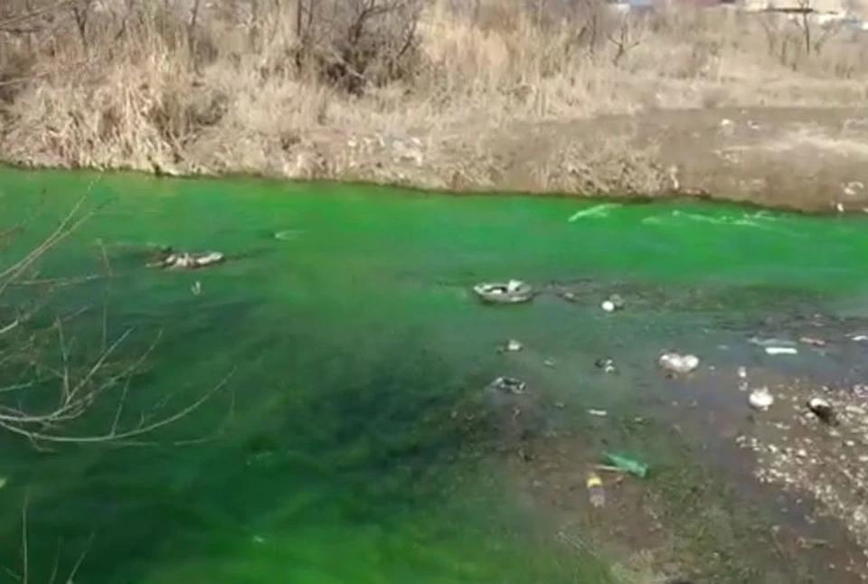 Изумрудный цвет воды поразил кыргызстанцев.