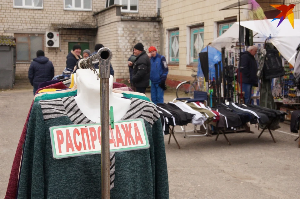 На рынке в Лоеве можно купить дешевые товары