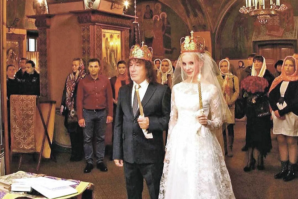 Владимир Кузьмин с женой Катей. Катя уверяет, что венчание прошло недавно, но, по словам брата рокера, снимку не менее 5 лет. Фото: Личный архив.