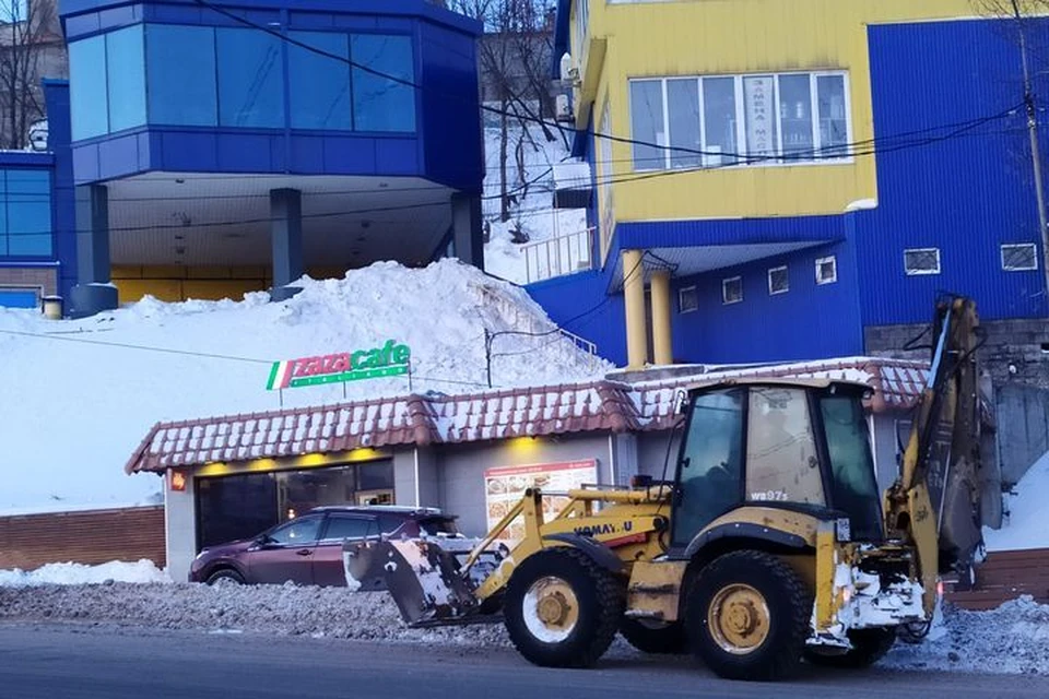 На дорогах города трудится спецтехника