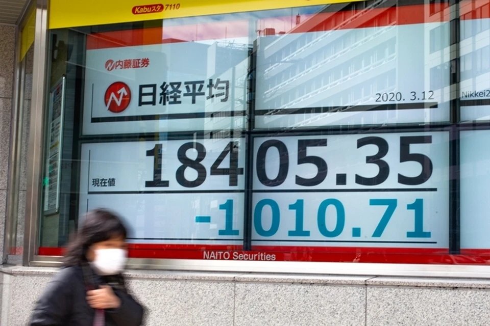 Основной индекс Токийской фондовой биржи Nikkei 225 на открытии торгов в пятницу продолжил падение