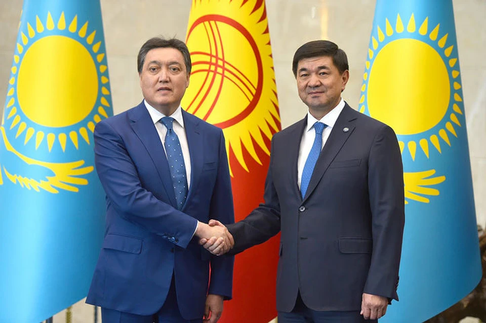 Состоялся телефонный разговор Мухаммедкалыя Абылгазиева с премьер-министром Казахстана Аскаром Маминым.