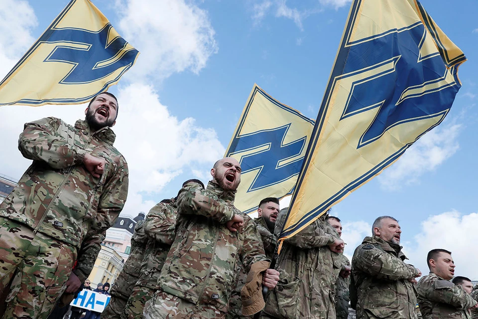 Украинские националисты промаршировали по Киеву в День добровольца.