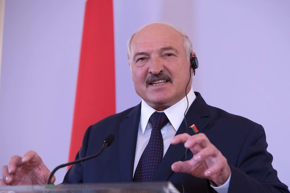 Александр Лукашенко отметил, что ещё не обсуждал вопрос закрытия границы с Владимиром Путиным, но уже запланировал переговоры